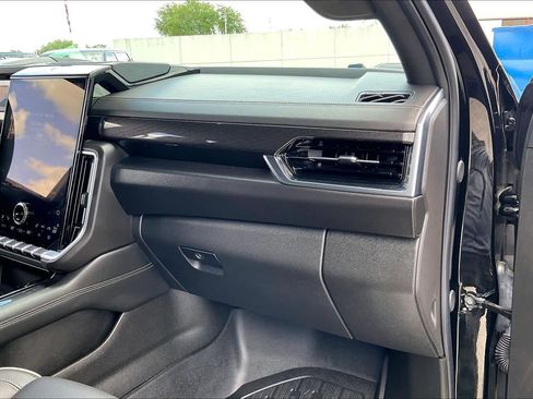 Used 2025 GMC Yukon XL Elevation w/ LPO, Yukon Black Package image 18