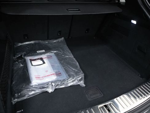 Certified 2023 Porsche Cayenne S Platinum AWD/4WD image 38