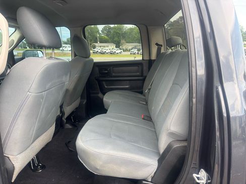 Used 2018 RAM 2500 Tradesman w/ Chrome Appearance Group AWD/4WD image 11