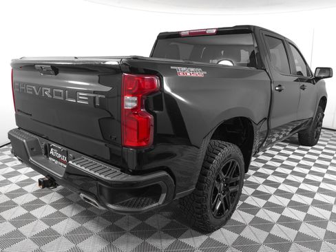 Used 2022 Chevrolet Silverado 1500 LT Trail Boss w/ LPO, Dark Essentials Package AWD/4WD image 4