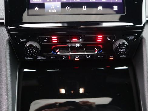 New 2025 Jeep Grand Cherokee Altitude image 7