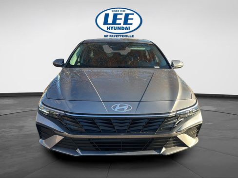 New 2026 Hyundai Elantra SE image 2