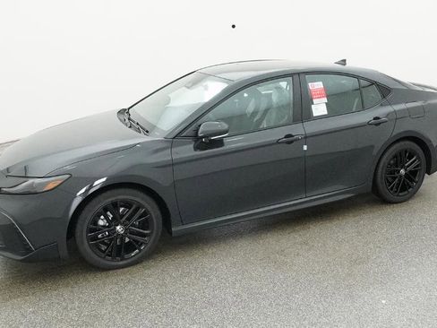 New 2026 Toyota Camry SE FWD image 5