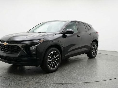 Used 2025 Chevrolet TrailBlazer LT image 3