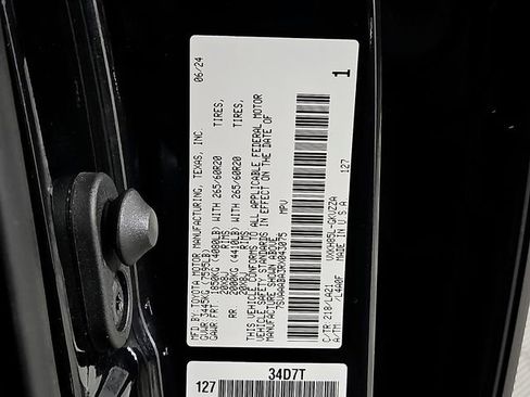 Used 2024 Toyota Sequoia Platinum AWD/4WD image 31