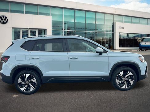 New 2026 Volkswagen Taos SE image 4