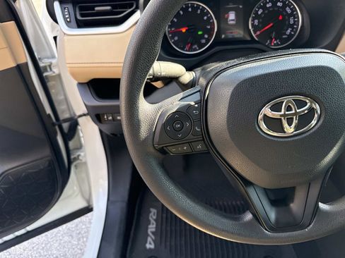 Used 2021 Toyota RAV4 XLE w/ Convenience Package image 28