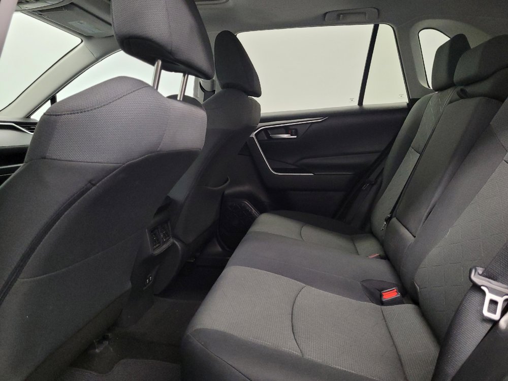 Used 2021 Toyota RAV4 XLE w/ Convenience Package FWD image 18