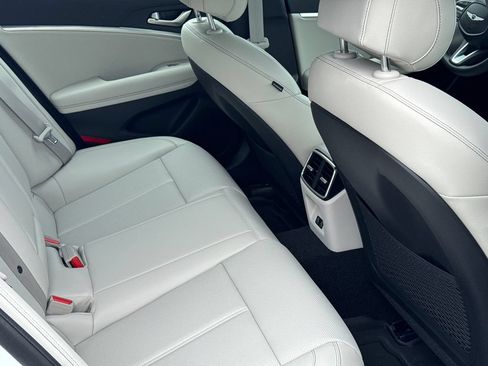 Used 2025 Genesis G70 2.5T RWD image 18
