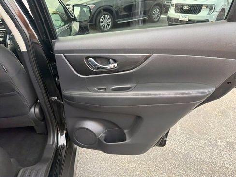 Used 2017 Nissan Rogue SV image 35