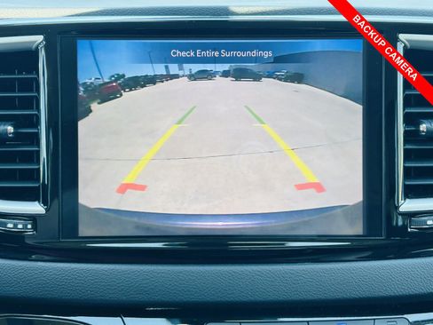 Used 2023 Chrysler Pacifica Touring-L FWD image 10