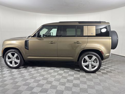 Certified 2022 Land Rover Defender 110 XS Edition AWD/4WD image 2
