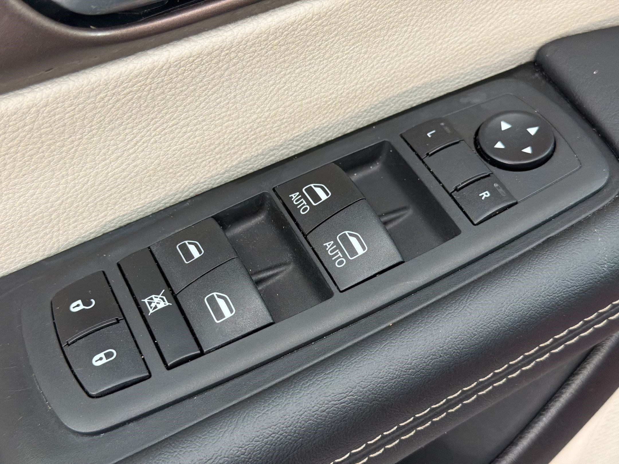 Used 2023 Chrysler Voyager LX FWD image 15