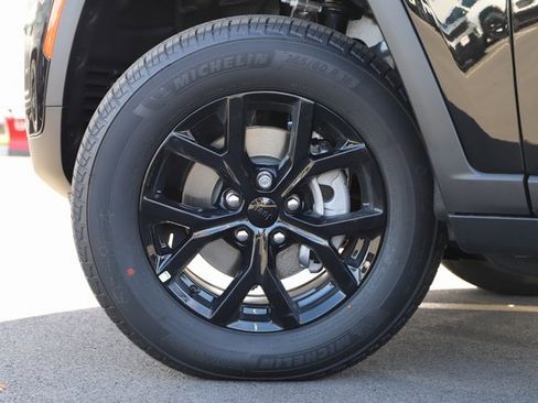 New 2025 Jeep Grand Cherokee Altitude image 2