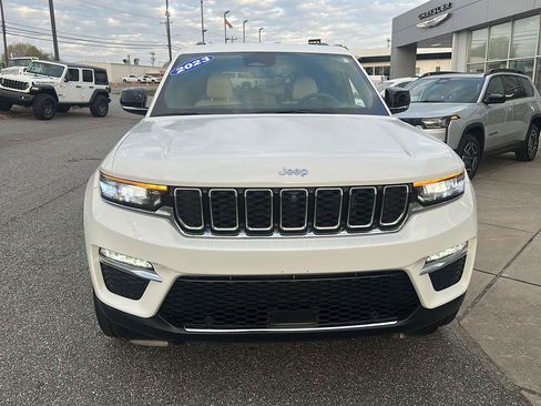 Used 2023 Jeep Grand Cherokee Limited w/ Luxury Tech Group II AWD/4WD image 19