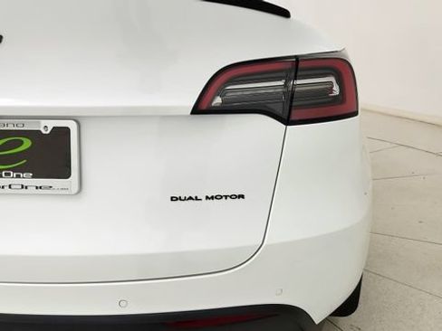Used 2022 Tesla Model Y Long Range AWD/4WD image 28