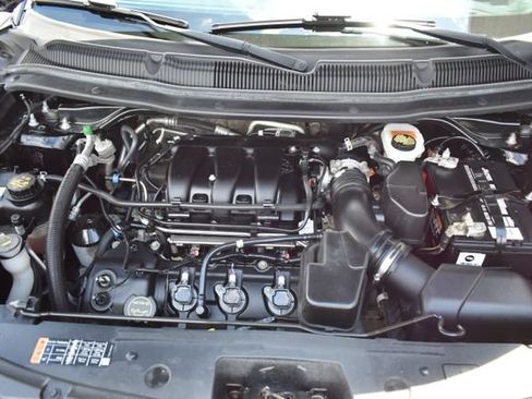 Used 2018 Ford Explorer XLT w/ XLT Technology Feature Bundle AWD/4WD image 49