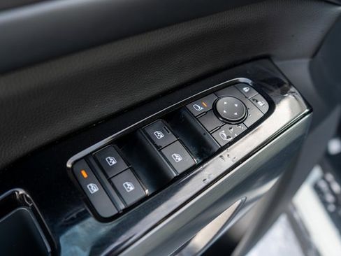 Used 2024 Nissan Pathfinder SL w/ Black Appearance Package image 19