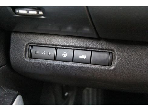 Used 2025 Nissan Pathfinder SL image 19