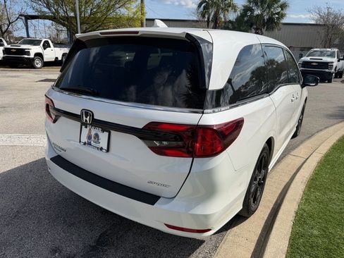 Used 2024 Honda Odyssey Sport image 4