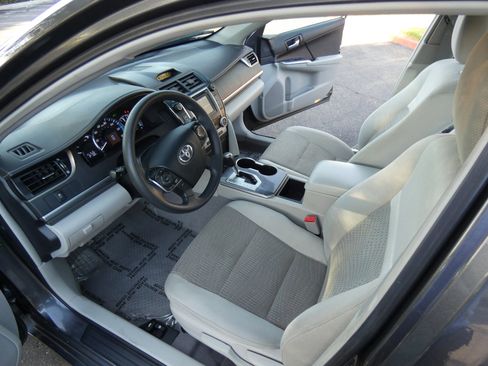 Used 2013 Toyota Camry LE image 50