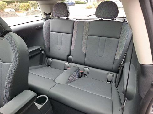 Used 2025 MINI Cooper 2-Door Hardtop image 11