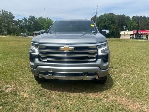 Used 2024 Chevrolet Silverado 1500 High Country w/ Z71 Off-Road Package AWD/4WD image 3