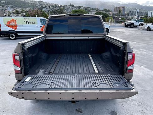 Used 2021 Nissan Titan PRO-4X w/ Pro-4x Convenience Package AWD/4WD image 18