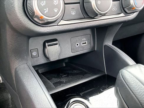 Certified 2025 Nissan Versa SV w/ Trunk Package FWD image 31