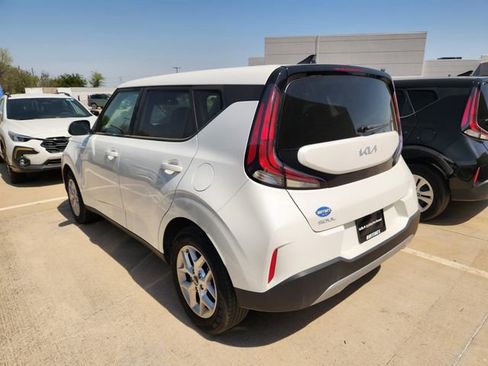 Certified 2025 Kia Soul LX image 3