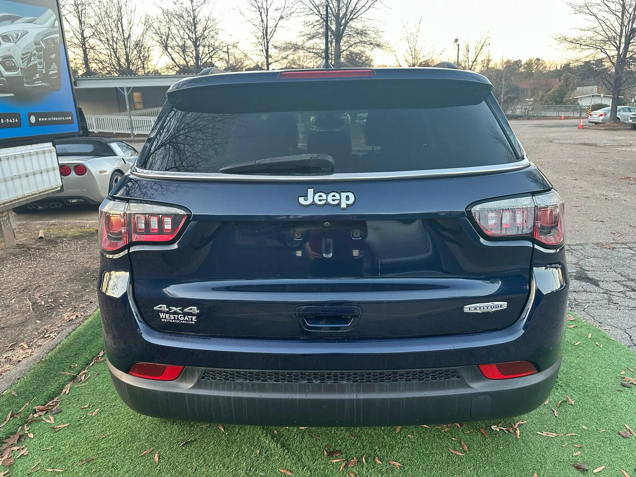 Used 2018 Jeep Compass Latitude w/ Cold Weather Group AWD/4WD image 6