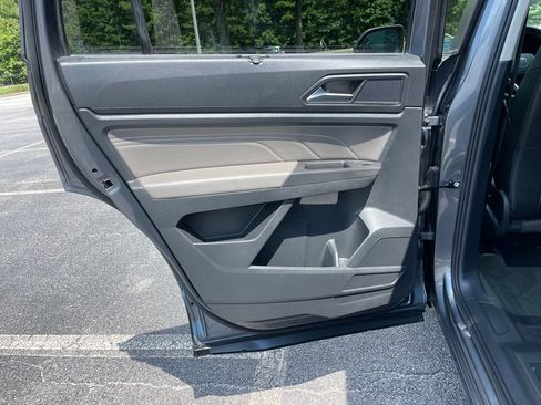 Used 2023 Volkswagen Atlas SE w/ Panoramic Sunroof Package FWD image 38