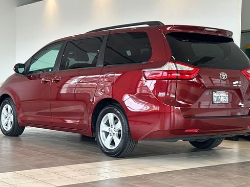 Certified 2016 Toyota Sienna LE image 6