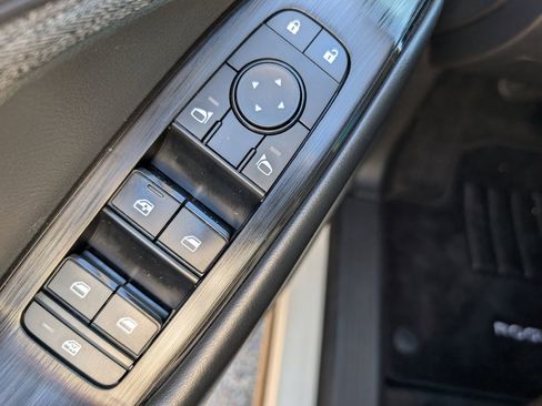 Used 2023 Nissan Rogue S image 15