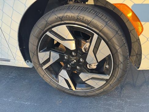 Certified 2025 Kia Soul GT-Line w/ GT-Line Technology Package image 2