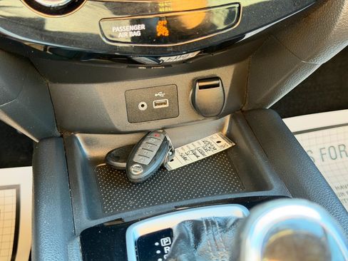 Used 2018 Nissan Rogue SV AWD/4WD image 23