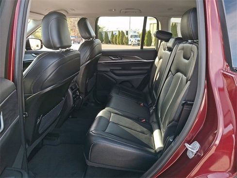 Used 2023 Jeep Grand Cherokee Limited image 10