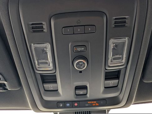 Used 2023 Chevrolet Suburban Z71 AWD/4WD image 32