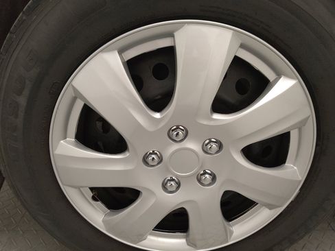 Used 2018 Nissan Rogue S image 31