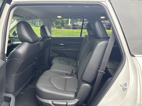 Used 2024 Toyota Grand Highlander FWD image 30