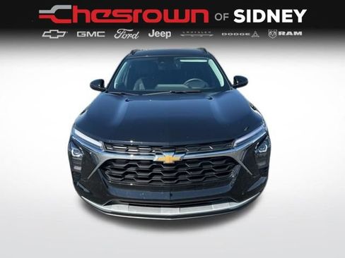 Used 2025 Chevrolet Trax LT FWD image 2