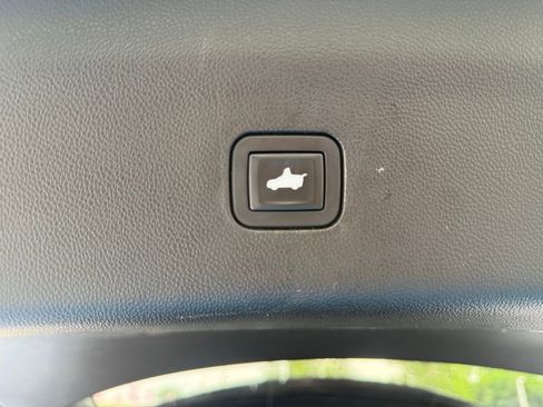 Used 2018 Buick Enclave Premium w/ Experience Buick Package FWD image 15