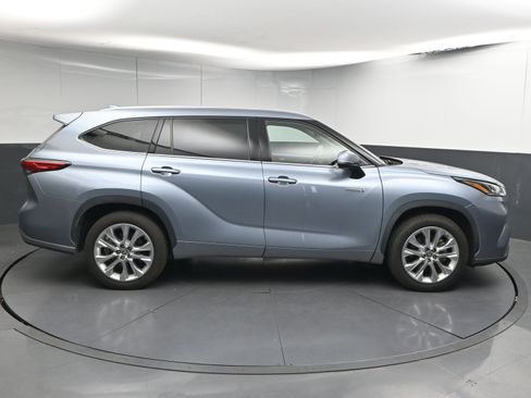 Used 2020 Toyota Highlander Limited image 9