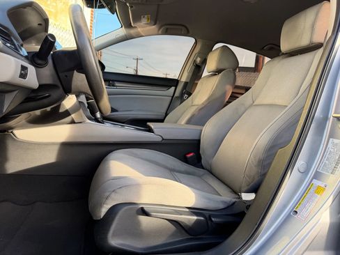 Used 2018 Honda Accord LX image 11