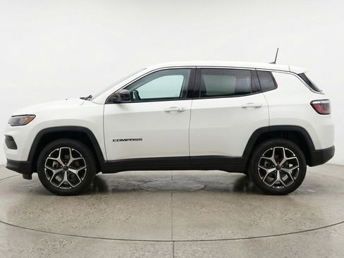 Used 2025 Jeep Compass Limited AWD/4WD image 5