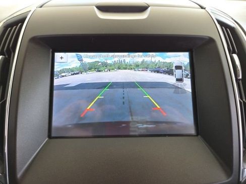 Used 2019 Ford Edge Titanium AWD/4WD image 16