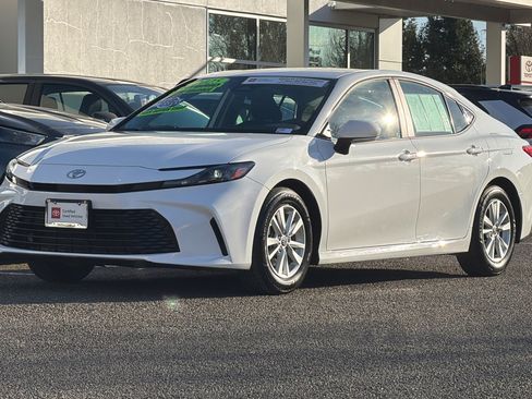 Used 2025 Toyota Camry LE FWD image 8