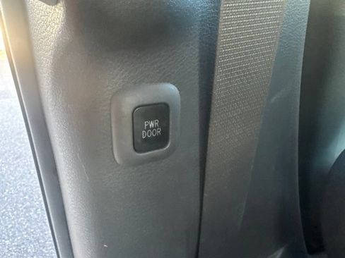 Used 2021 Toyota Sienna XLE AWD/4WD image 12