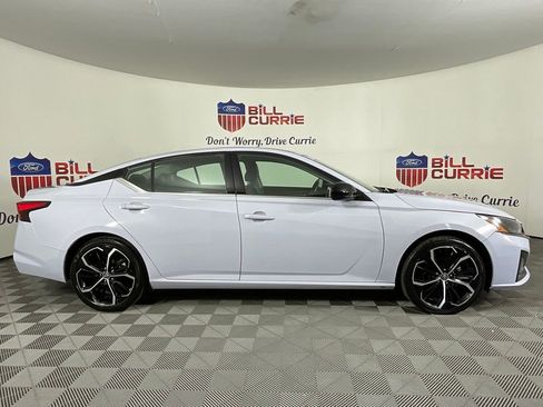 Used 2024 Nissan Altima 2.5 SR FWD image 2