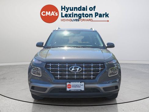 Certified 2025 Hyundai Venue SEL FWD image 2